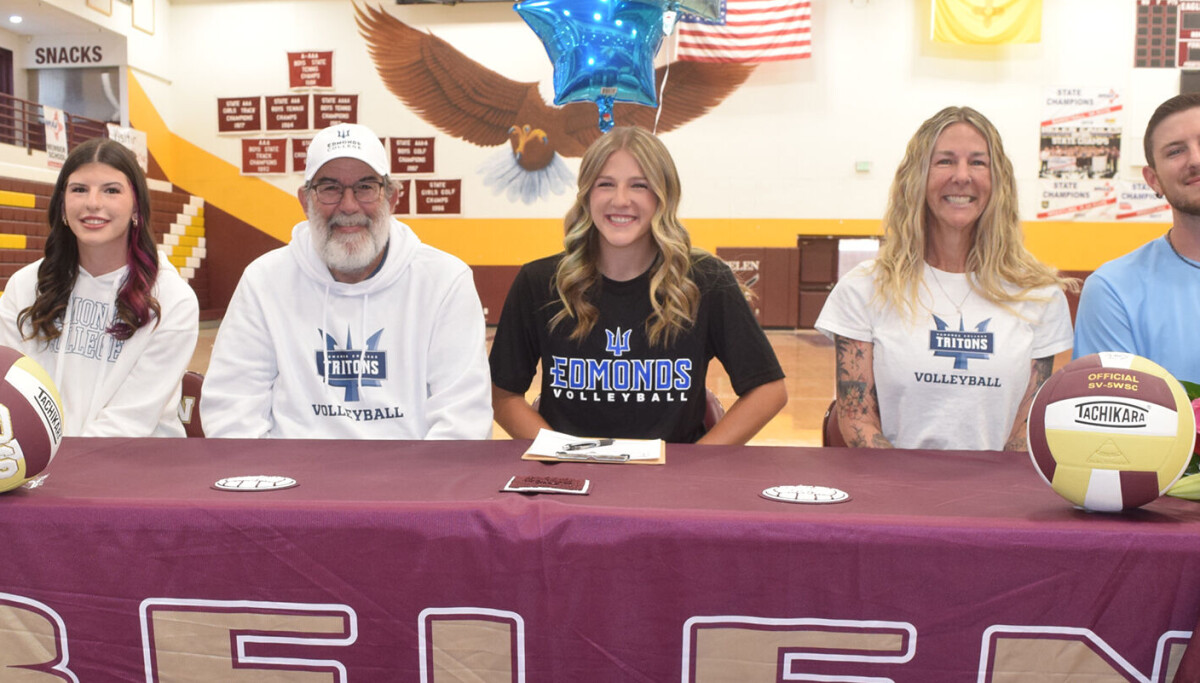 Soiles signs with Tritons